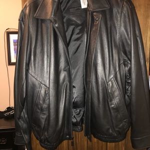 RoundTree and Yorke black leather jacket